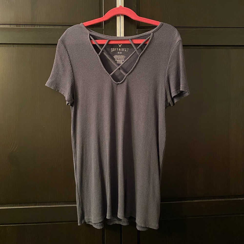 Dark blue American Eagle top sized xs.